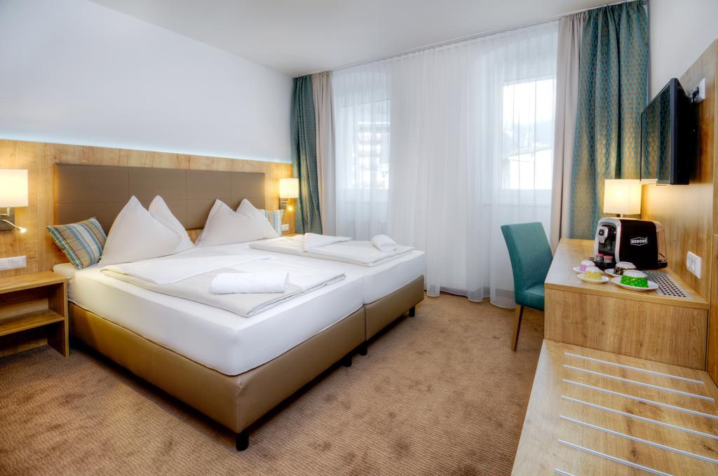 Hotel Bergkristall มัลล์นิทซ์ ภายนอก รูปภาพ