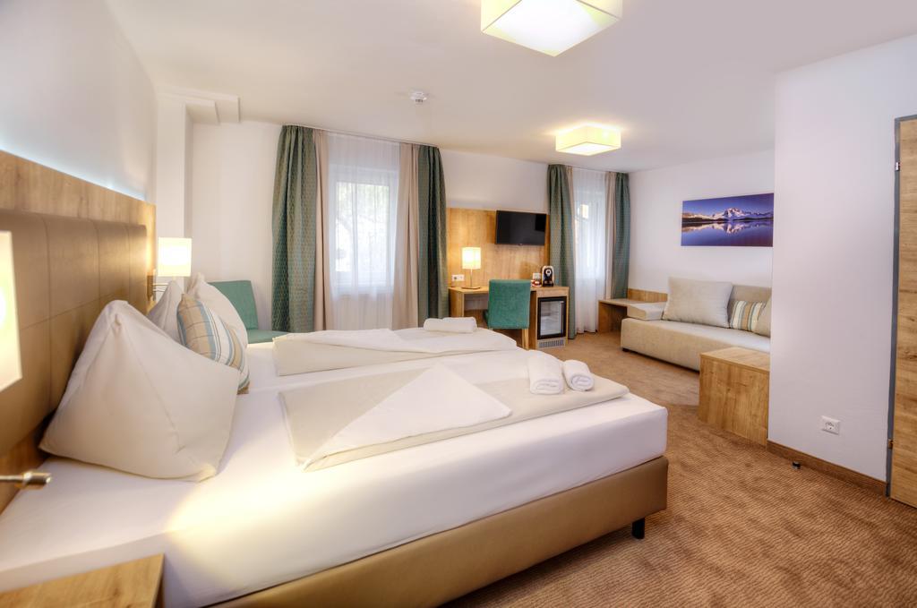 Hotel Bergkristall มัลล์นิทซ์ ภายนอก รูปภาพ
