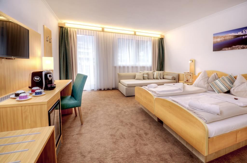 Hotel Bergkristall มัลล์นิทซ์ ภายนอก รูปภาพ